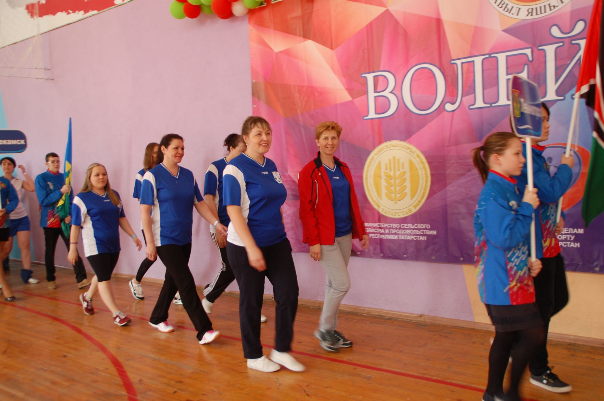 Чиновники Татарстана сыграли в волейбол в Заинске