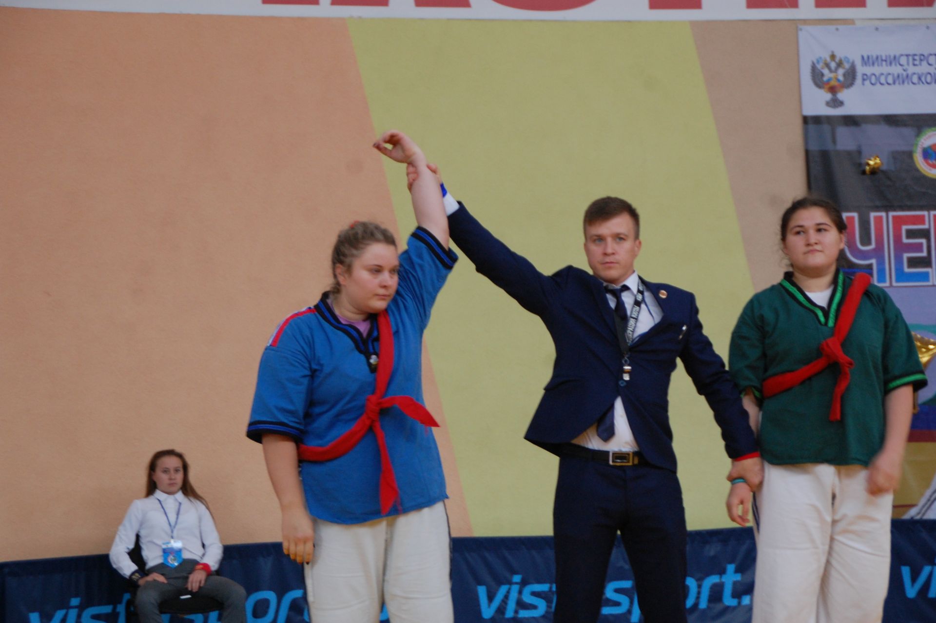 Фоторепортаж: В Заинске открылся Чемпионат России по борьбе на поясах
