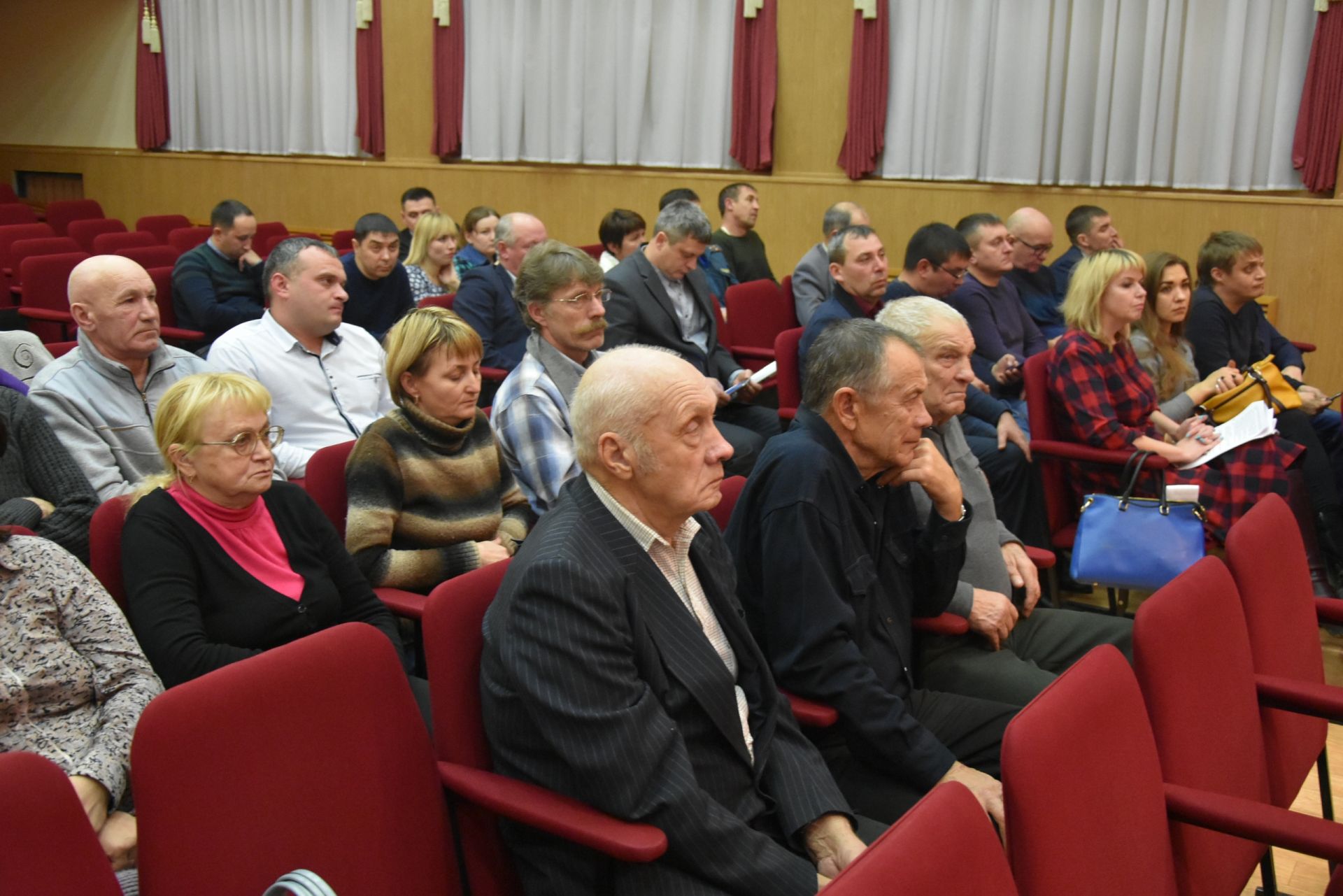Глава района Разиф Каримов встретился со старшими по домам