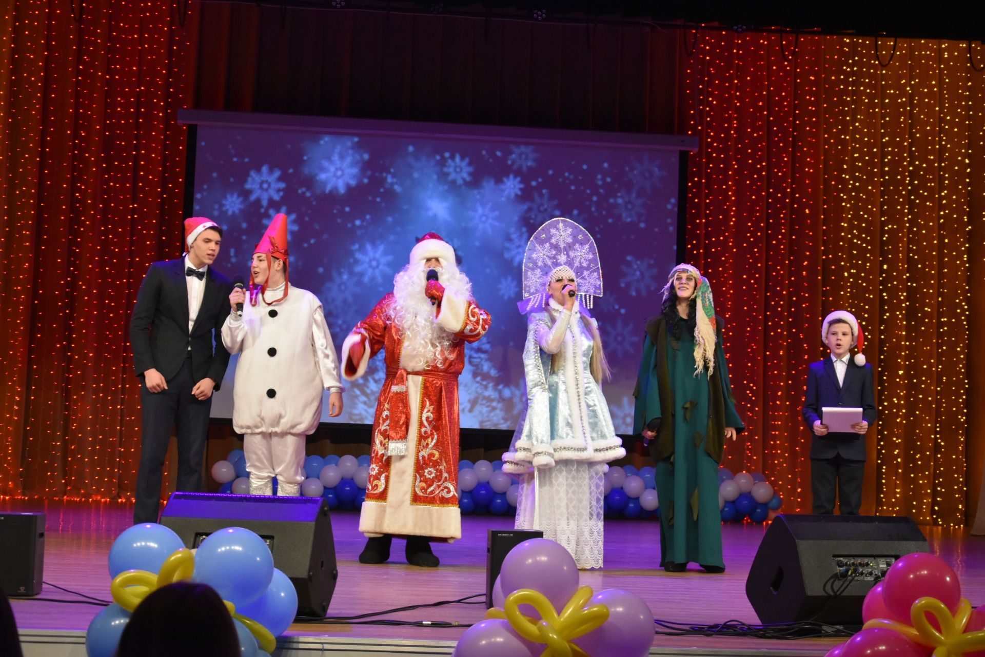 500 творческих, талантливых и интеллектуальных детей Заинска приняли участие в Новогодней елке главы