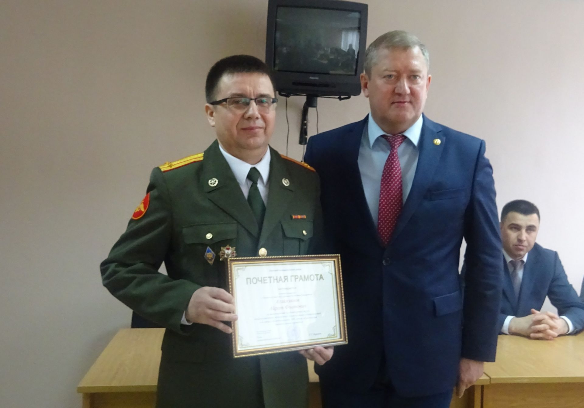 Глава района поздравил военкомат со 100-летием