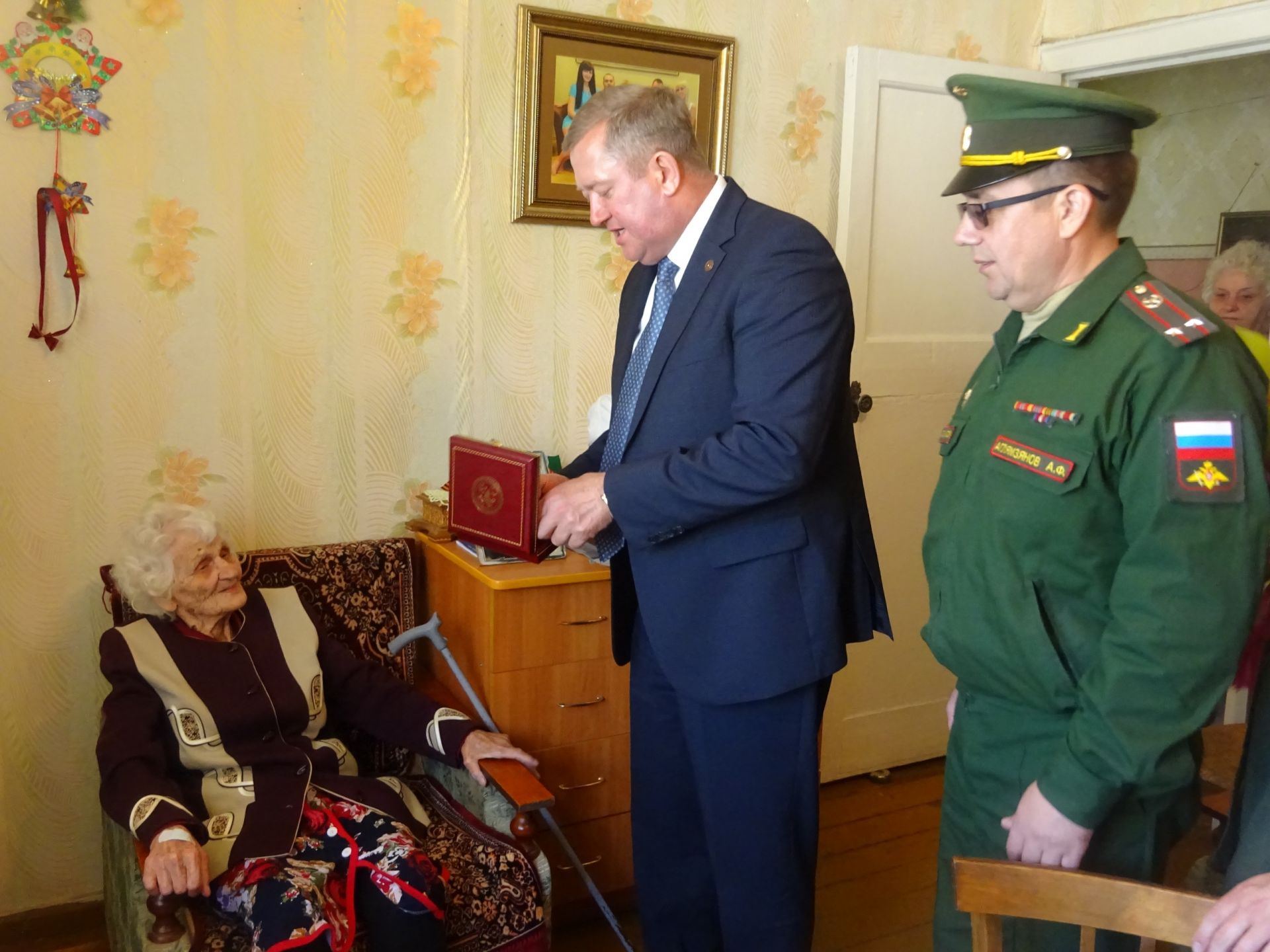 Медали «За доблестный труд» вручали заинским ветеранам Великой отечественной войны