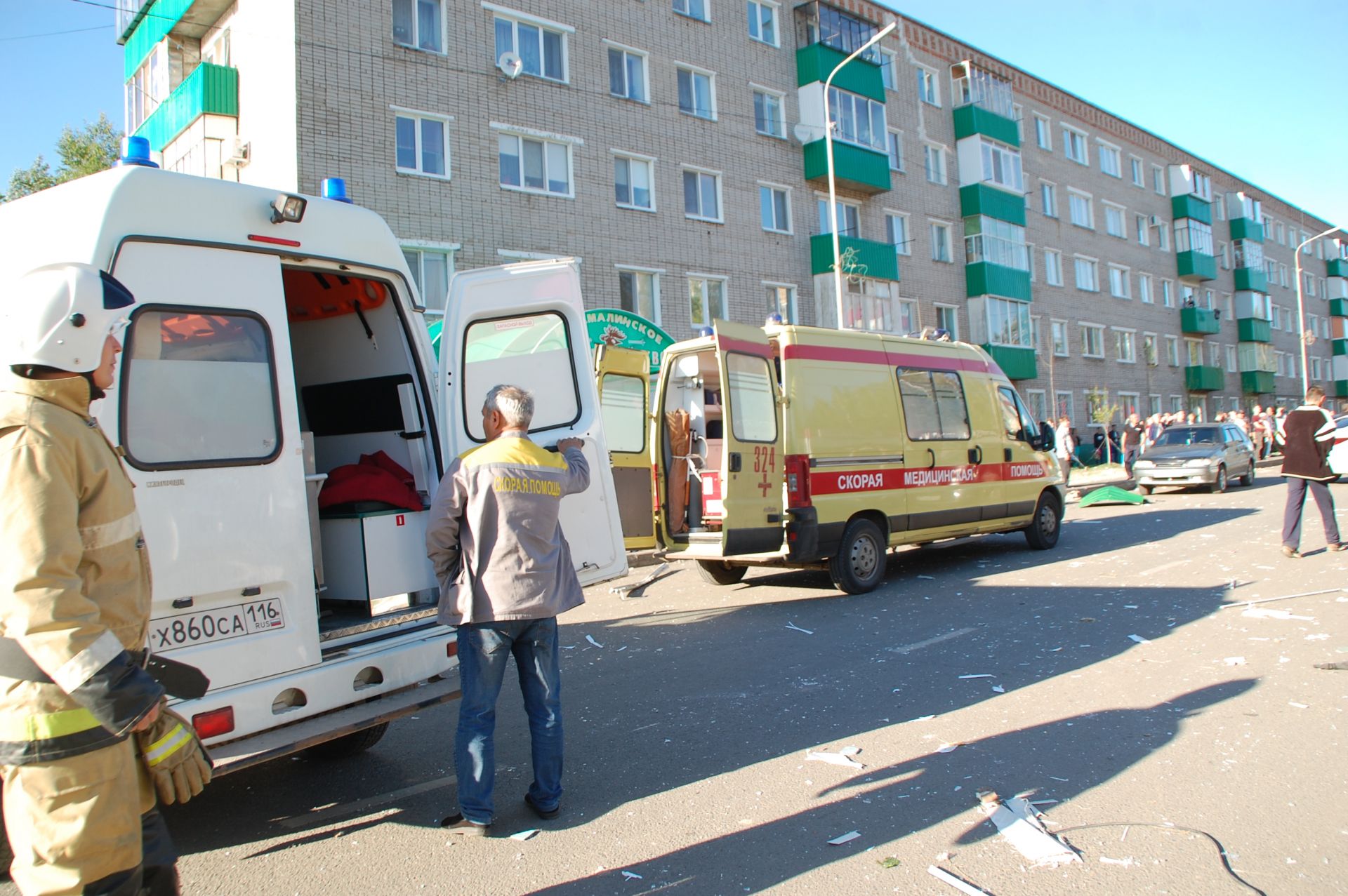 Сегодня, 22 июня, в Заинске по адресу улица Никифорова, дом 71  произошел взрыв на 5 этаже.