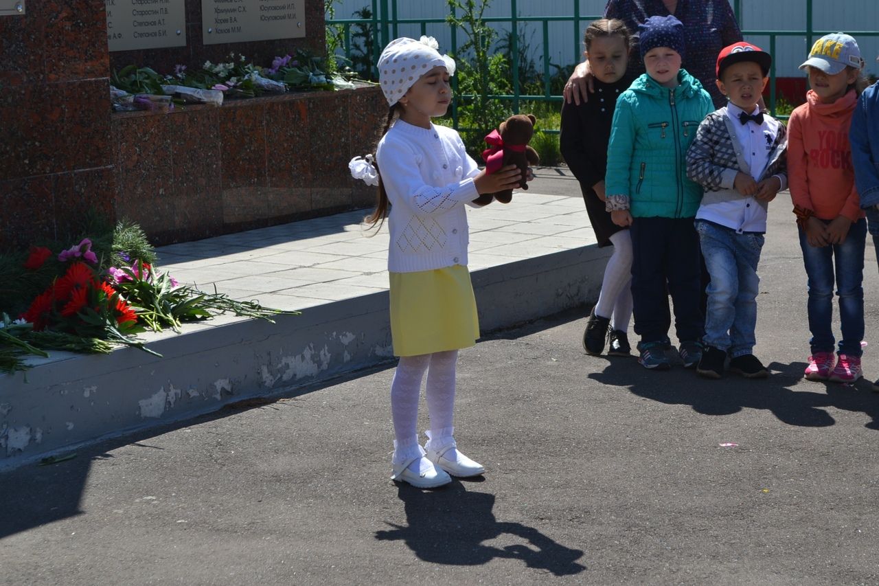 Жители Заинска-2 почтили память павших в Великой Отечественной войне