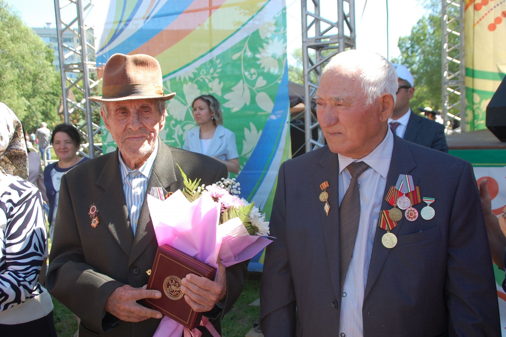 На "Сабантуе" наградили медалями ветеранов войны