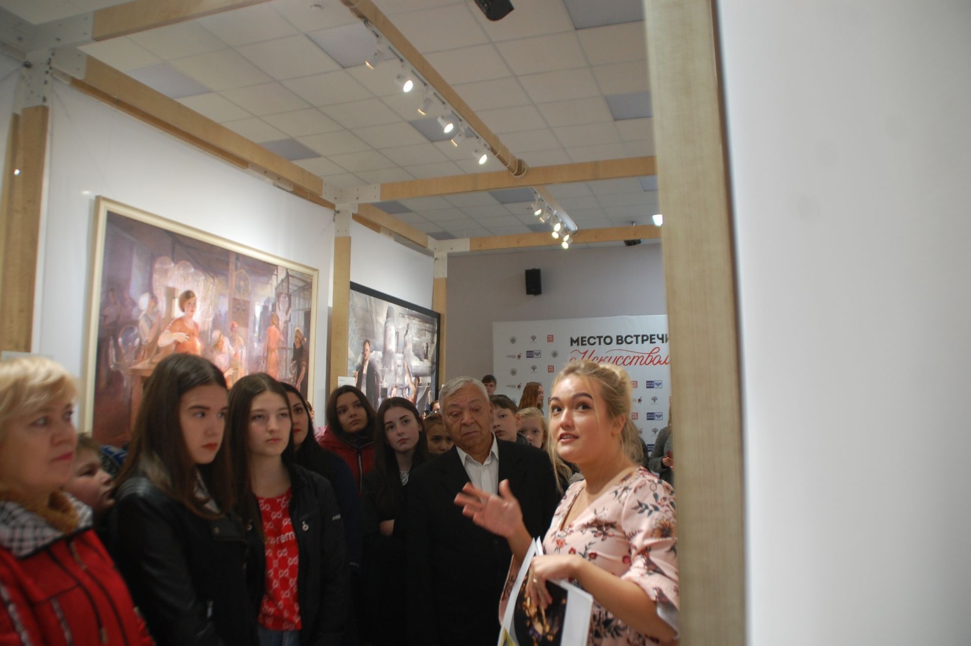 В Заинске открылась выставка всероссийского проекта «Место встречи с искусством»