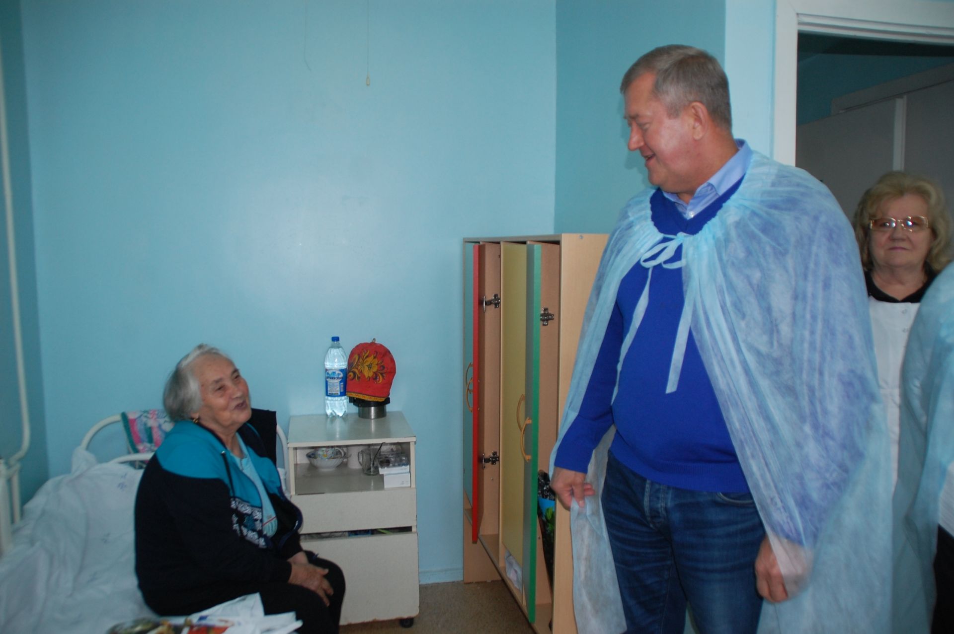 Глава Заинского района поздравил пожилых, которые находятся на лечении в Заинской ЦРБ