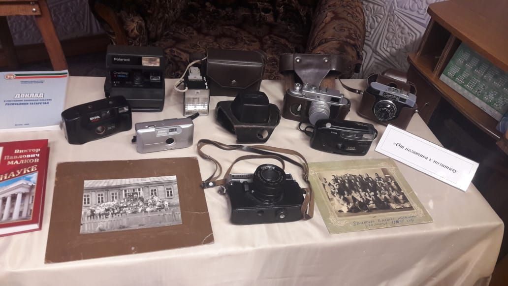 В Заинске прошла мини-выставка фотоаппаратов и старинных фотографий