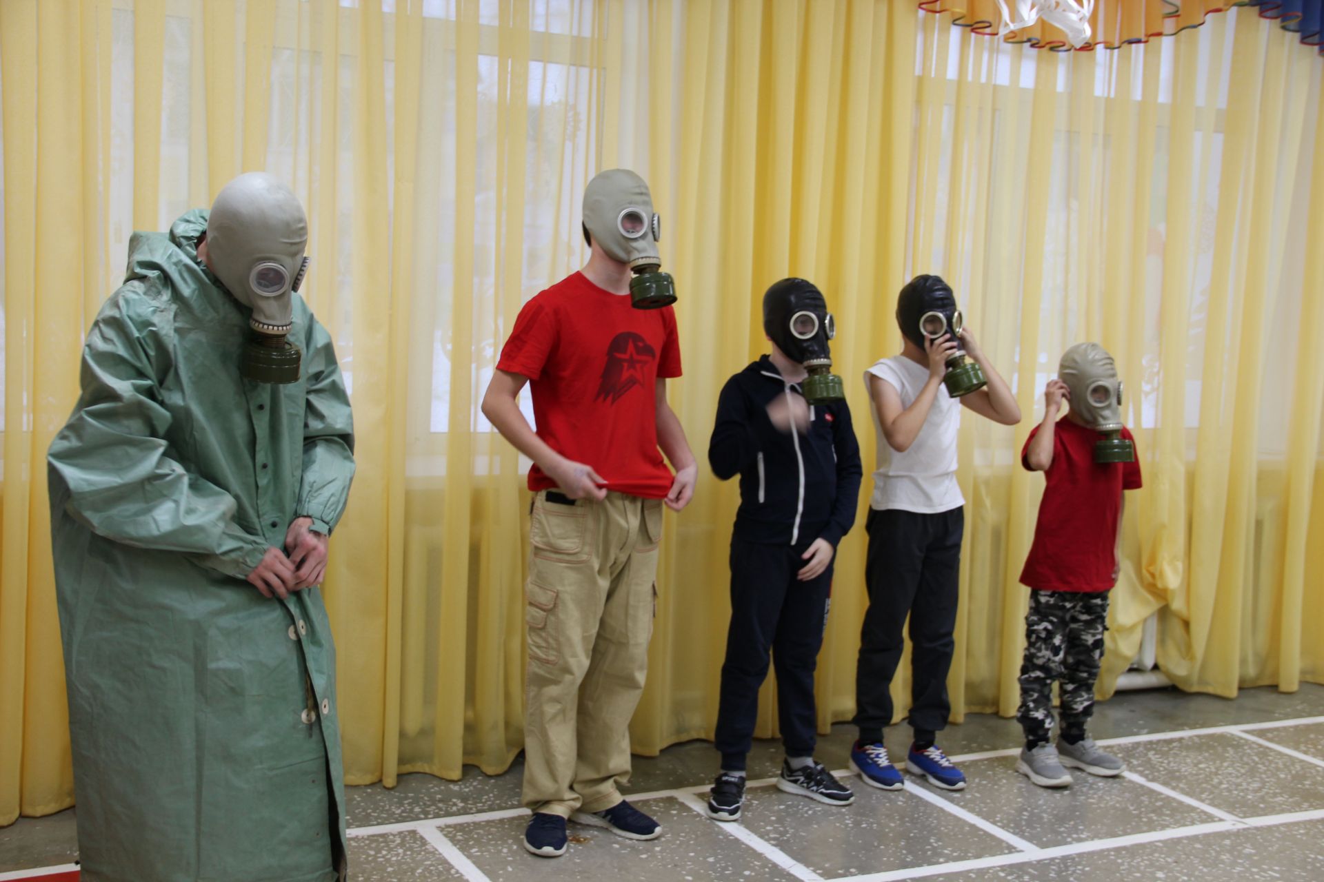 Дети из заинской школы делают телесюжеты, ставят спектакли, учатся разговорному английскому языку
