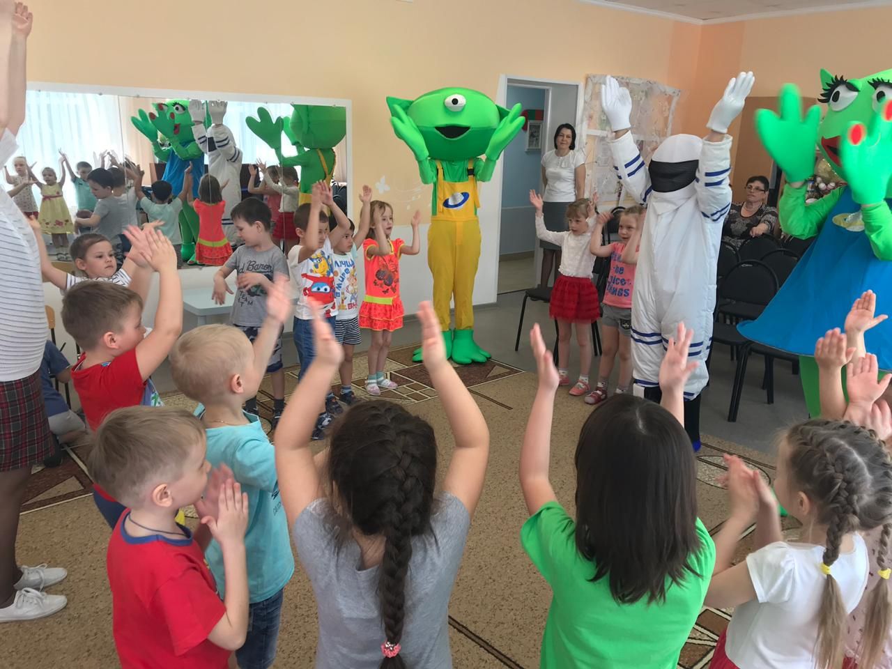 Заинские волонтеры провели «космическую» вечеринку для малышей&nbsp;