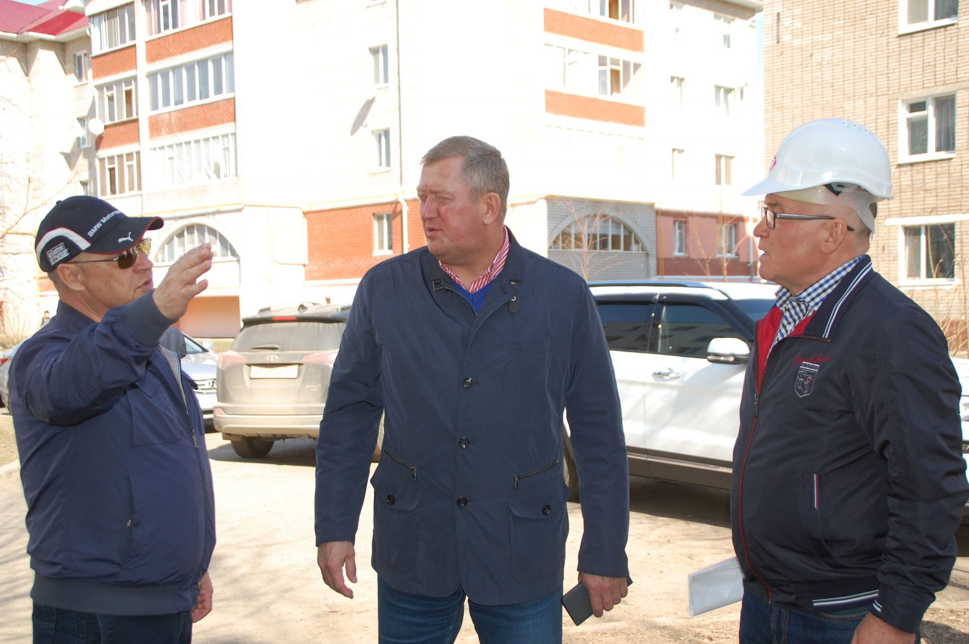 Глава Заинского района проверил, как ведется капитальный ремонт многоквартирных домов