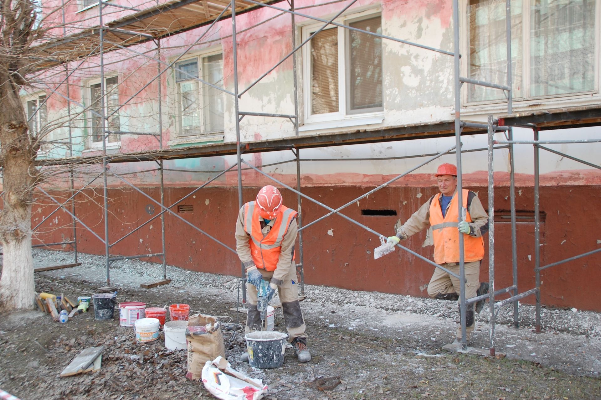 Глава Заинского района проверил, как ведется капитальный ремонт многоквартирных домов