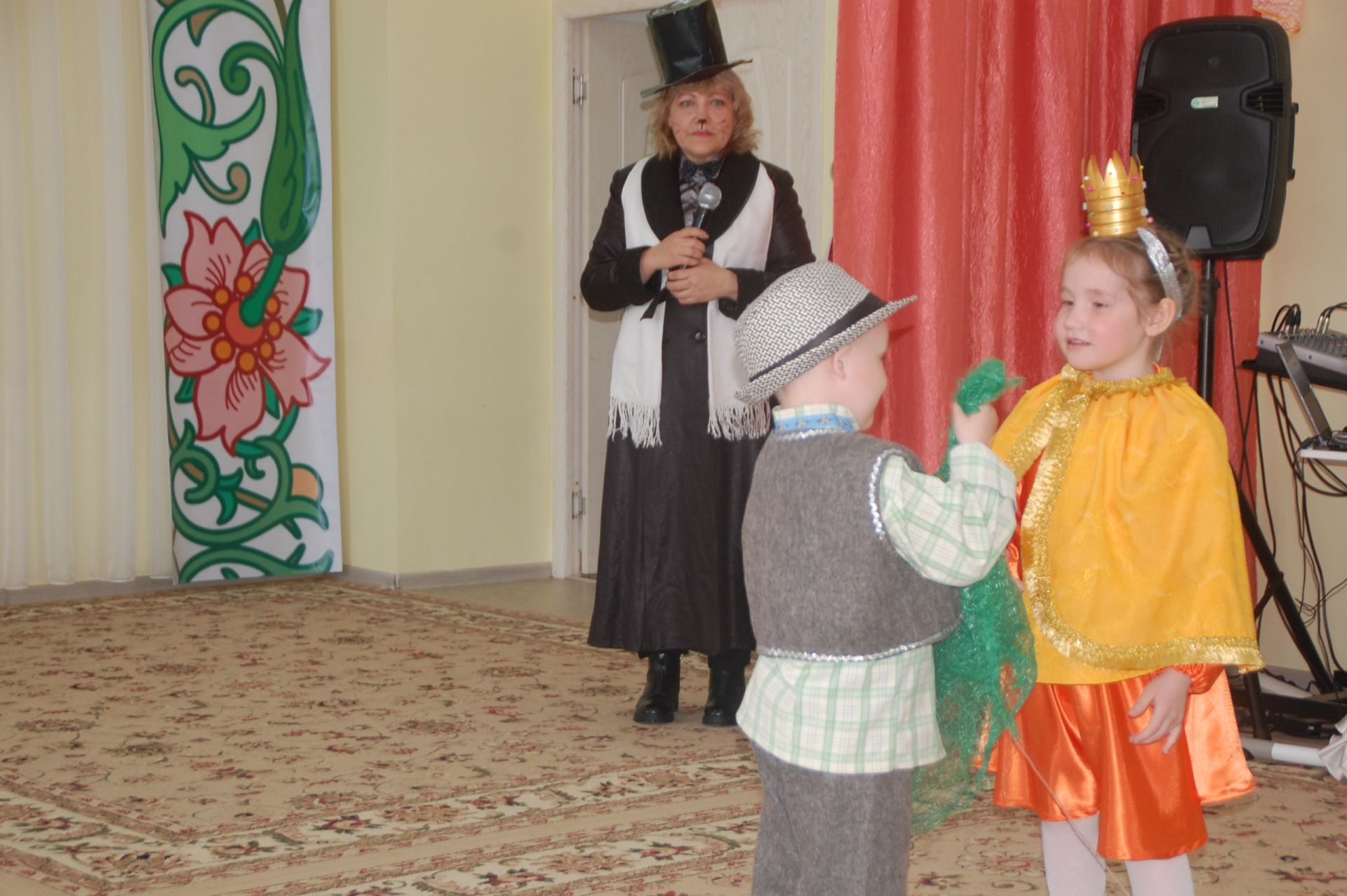 В заинском детсаду дети показали отрывки из сказок Пушкина и станцевали на балу
