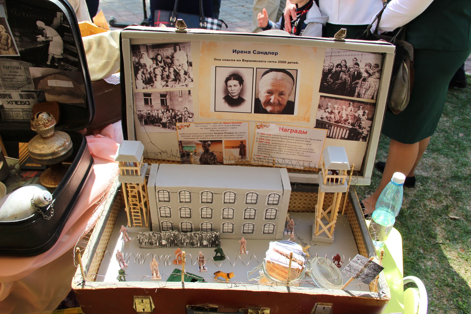 Площадки на заинском бульваре Победы: мини-музей в чемодане и «ожившая» картина