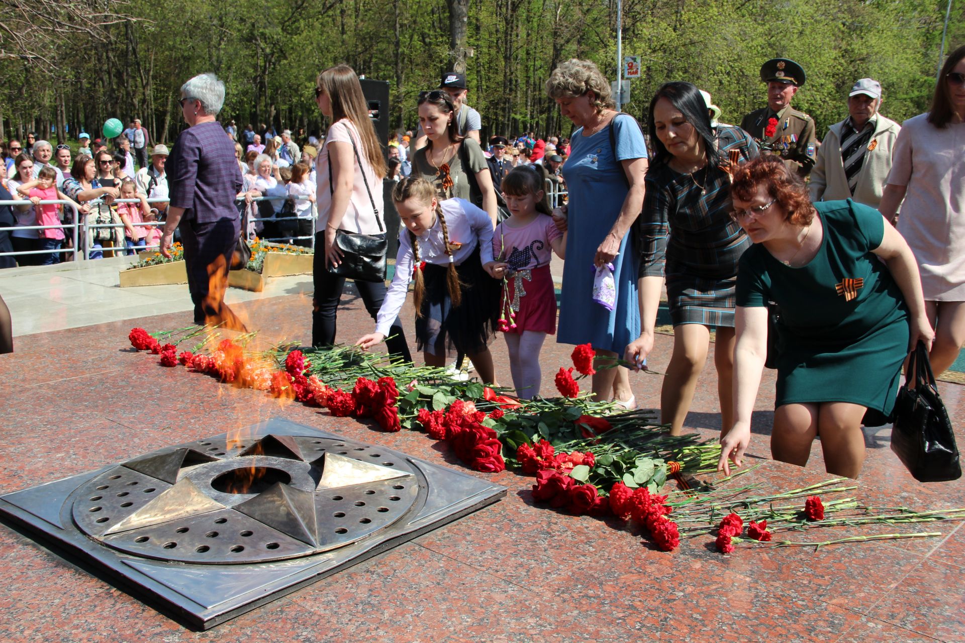 У памятника Воину-Освободителю показана театрализация и прошел митинг