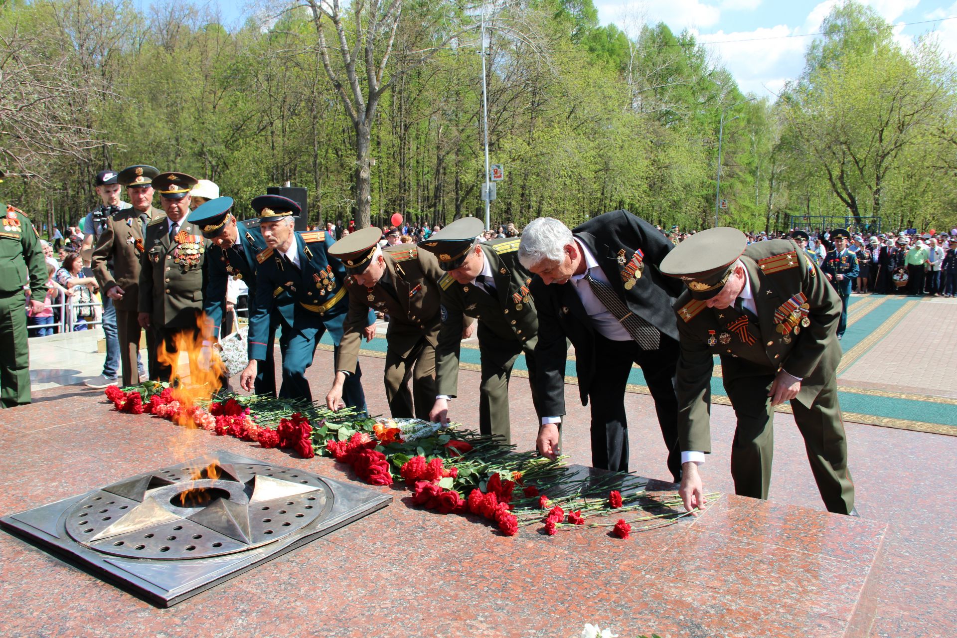 У памятника Воину-Освободителю показана театрализация и прошел митинг