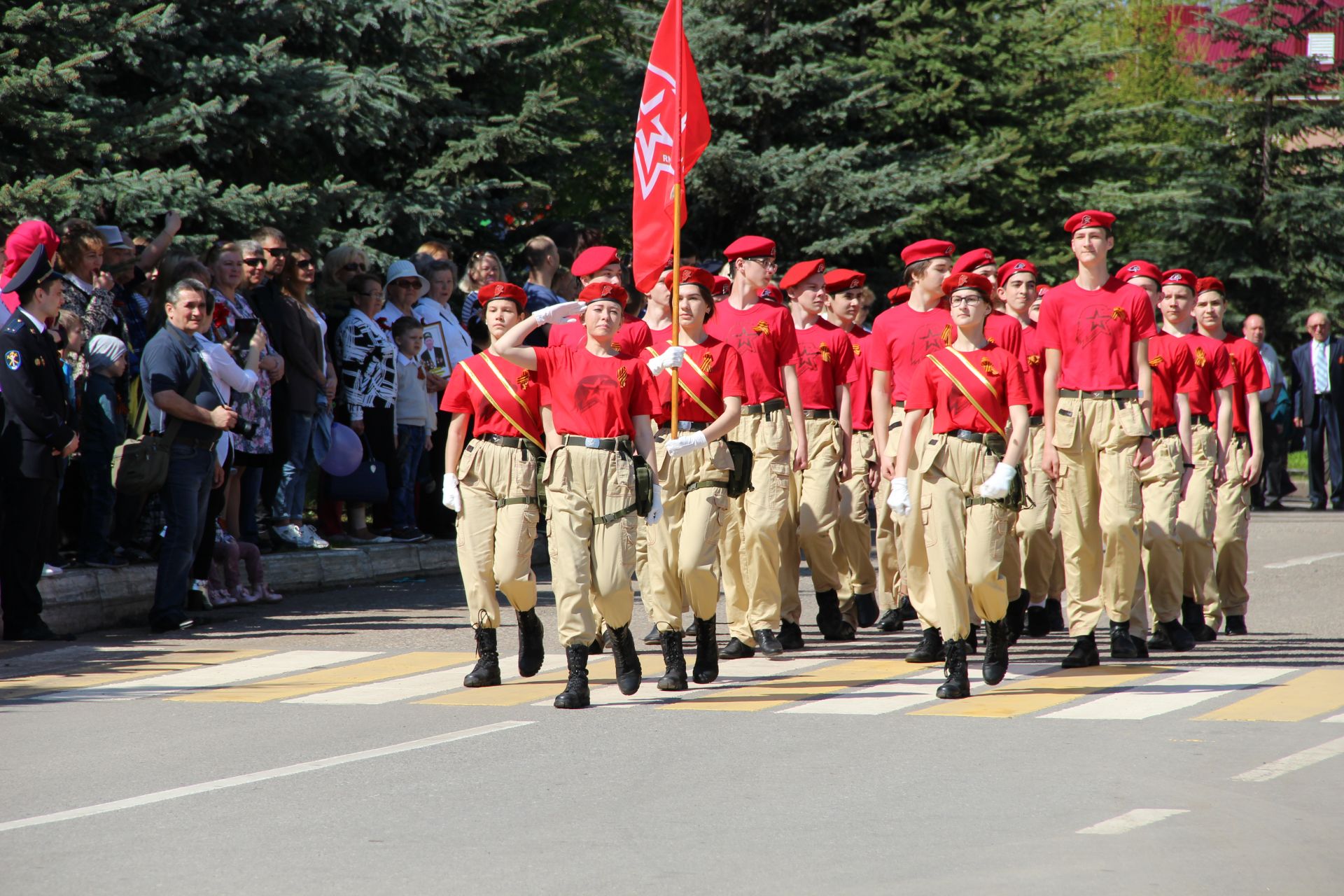 Праздничный парад в Заинске возглавили ветераны войны и труженики тыла