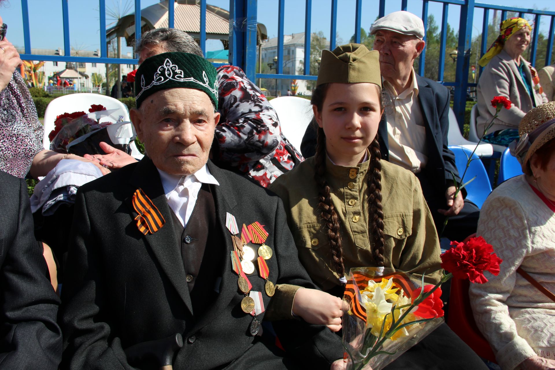 Праздничный парад в Заинске возглавили ветераны войны и труженики тыла