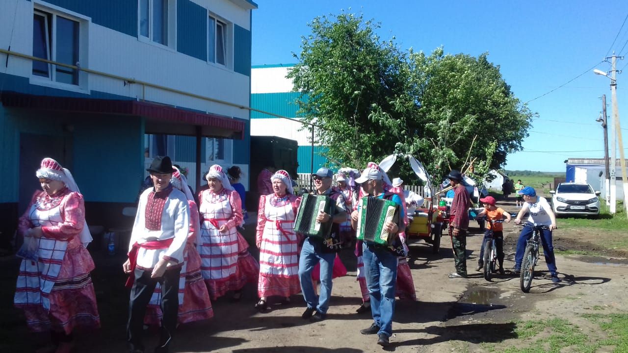 Сельский Сабантуй в Заинске: за подарками на мотоблоках и абсолютный батыр среди женщин