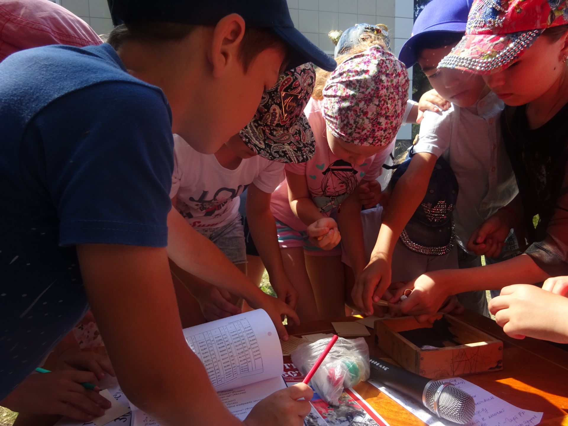 Юные заинцы из пришкольных лагерей приняли участие в библиотечном празднике