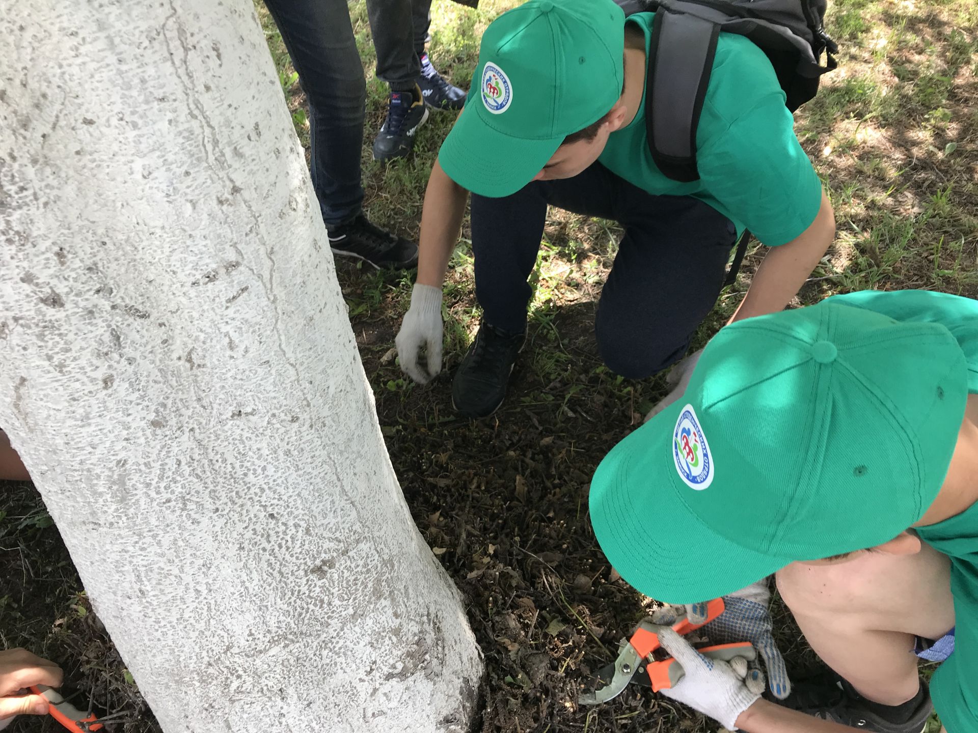 Более 10 заинских подростков выбрали на лето работу озеленителя