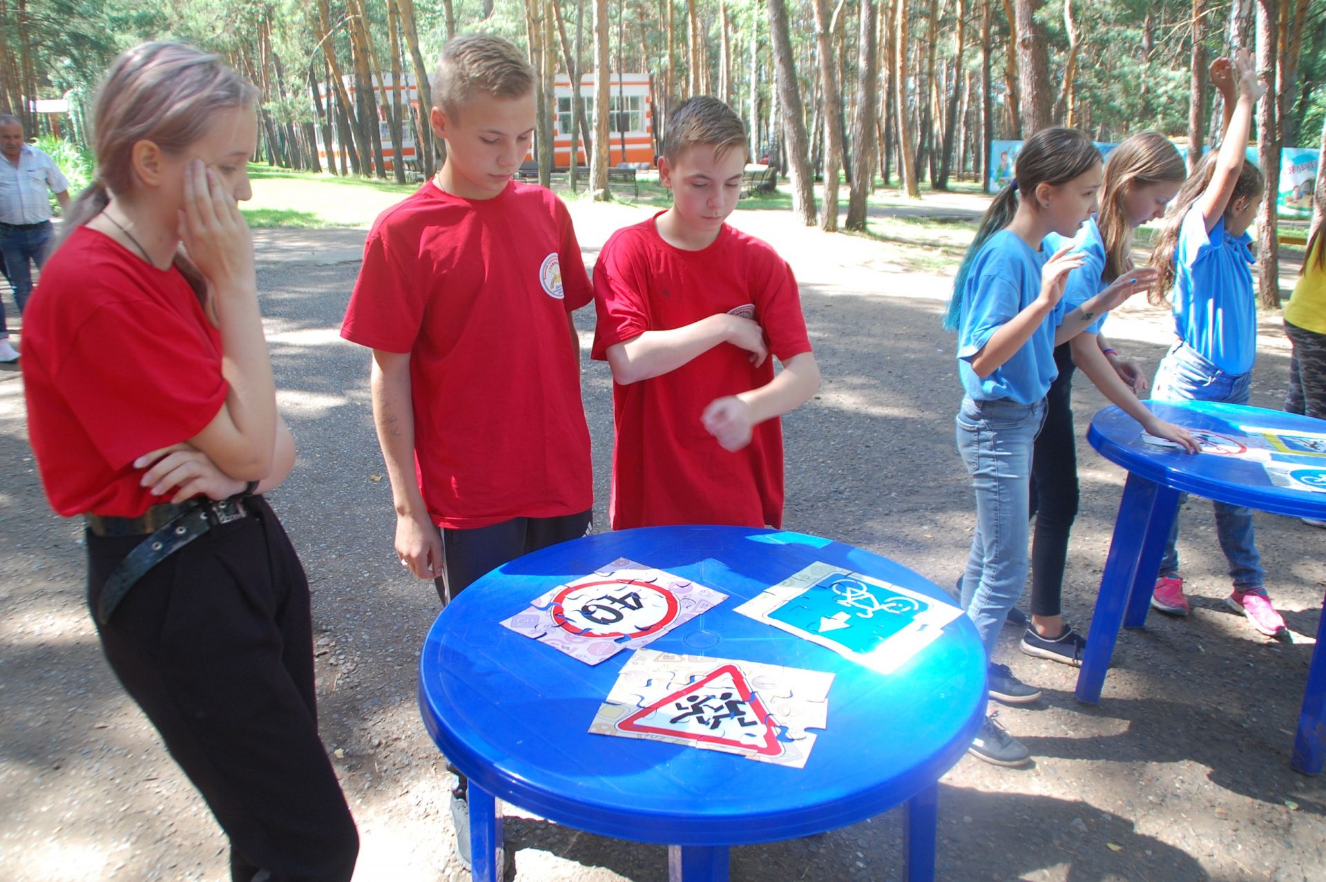 Дети из заинского лагеря "Созвездие" повторили правила дорожного движения