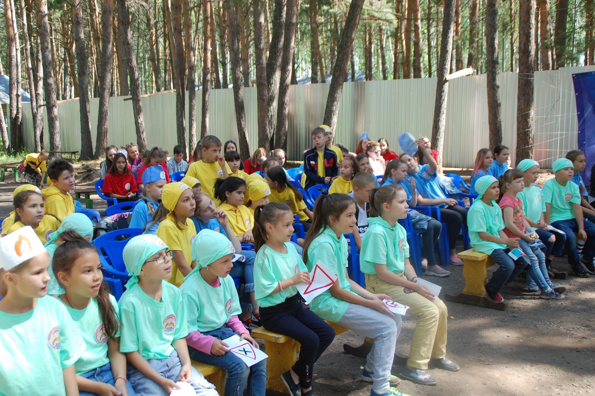 Дети из заинского лагеря "Созвездие" повторили правила дорожного движения