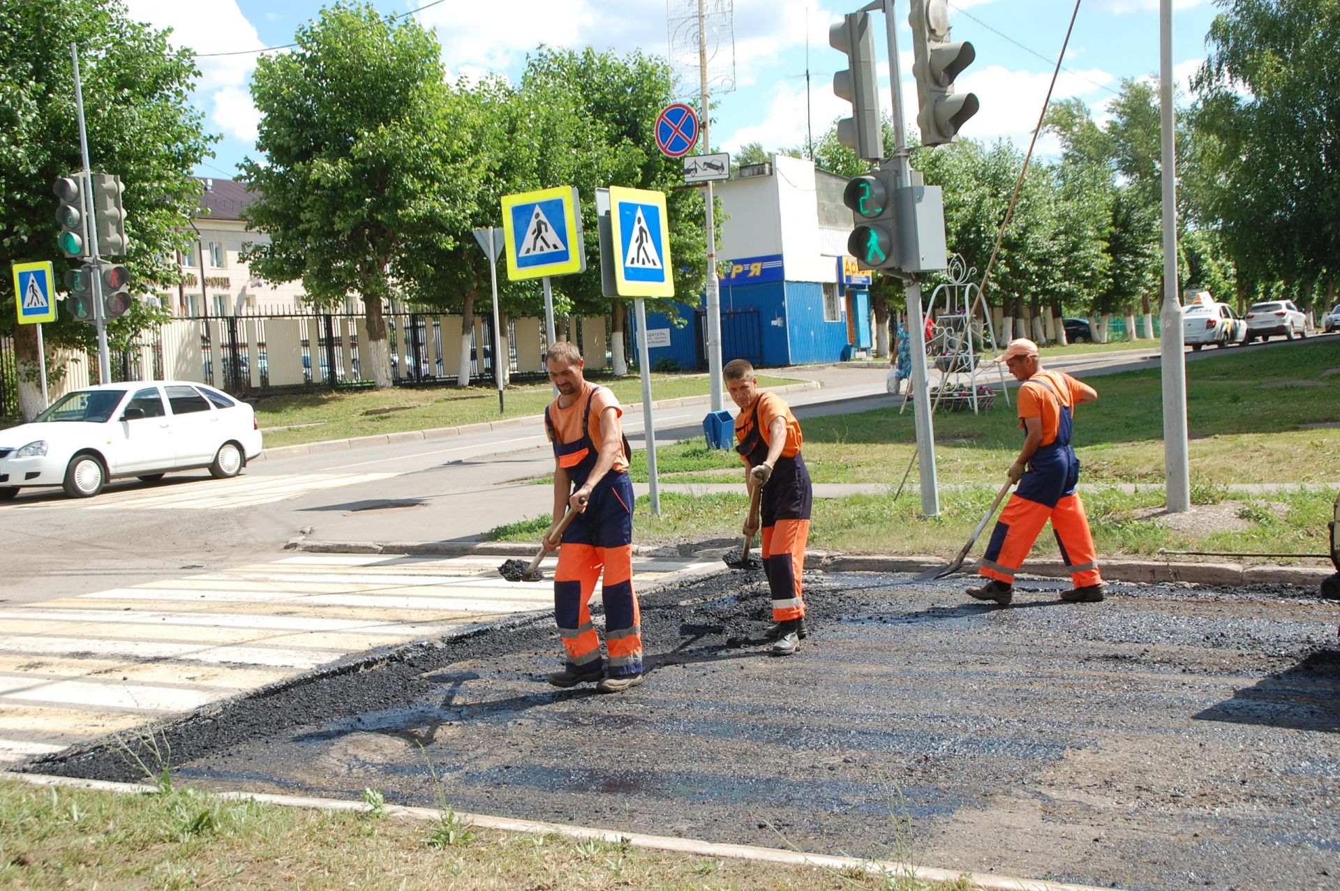 В Заинске продолжается ремонт дорог