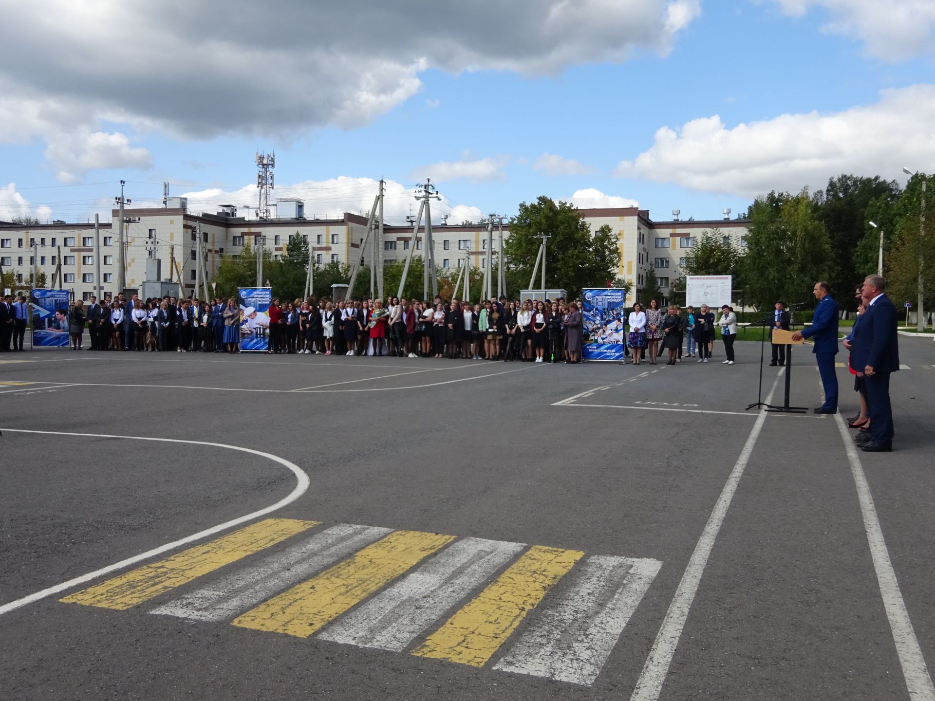 В Заинском политехническом колледже с началом учебного года поздравили 165 первокурсников