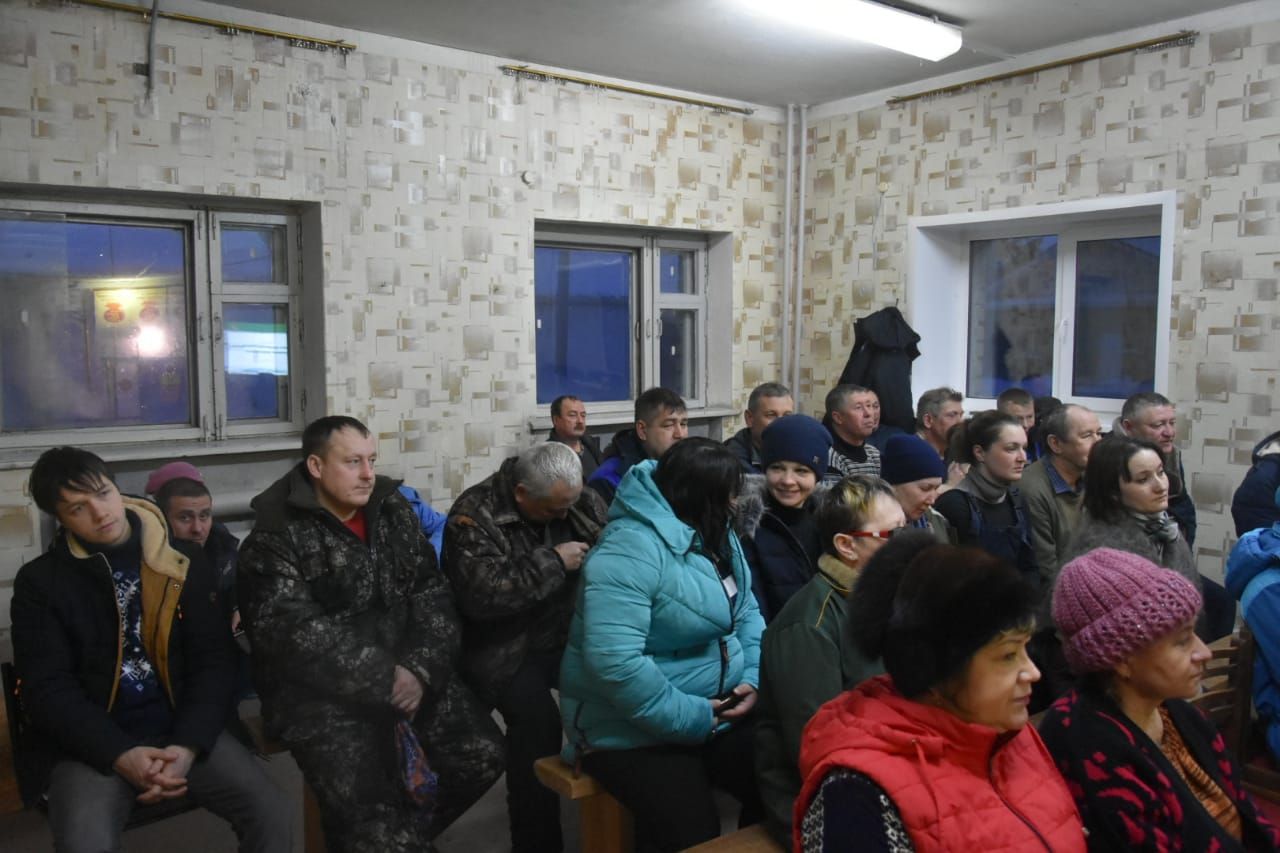 В Заинске продолжаются сходы граждан в сельских поселениях и встречи с трудовыми коллективами.