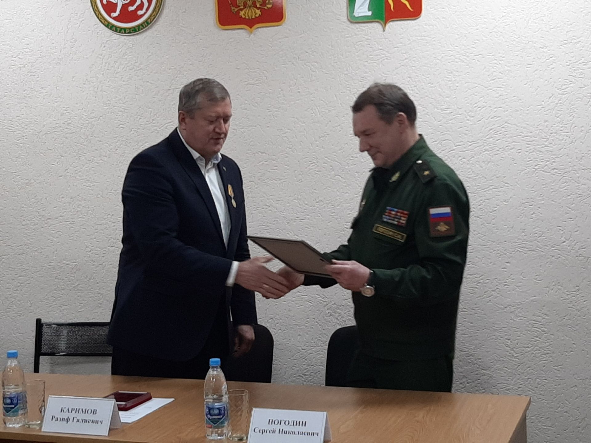 Главе района вручены медаль и грамота министра обороны РФ