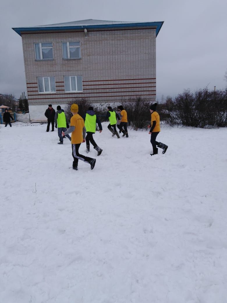 Молодежь Заинского района сыграла в футбол в валенках