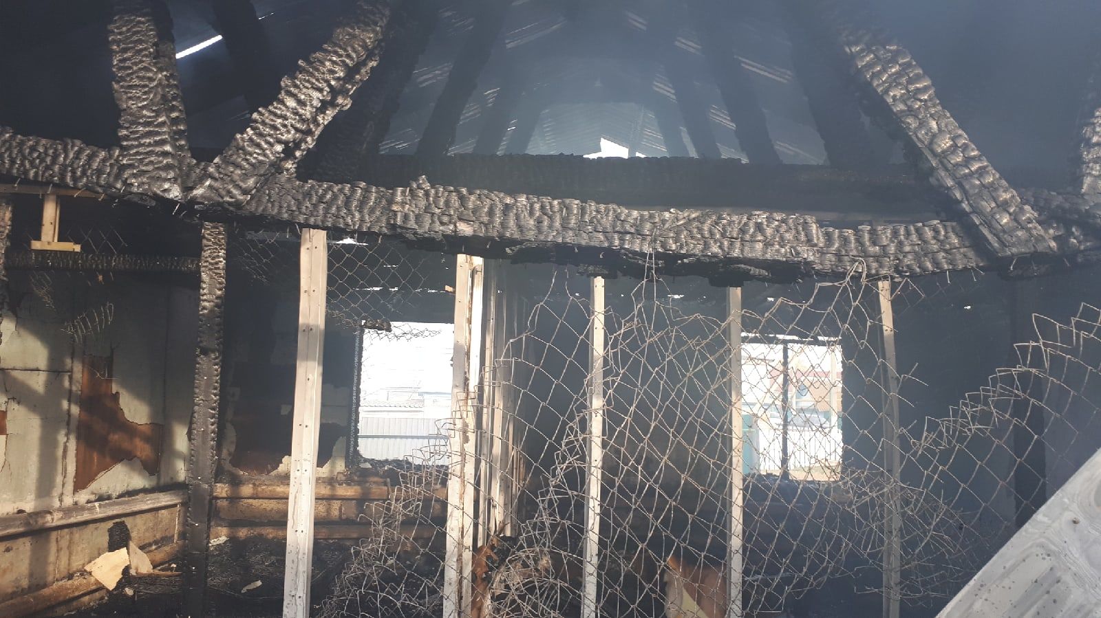 Пожар полностью уничтожил дом и баню в Заинском районе