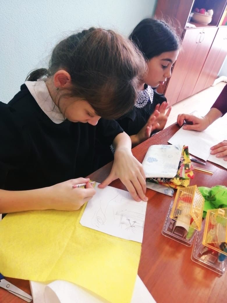 Заинские школьники сделали прихватки на мастер-классе к 100-летию ТАССР