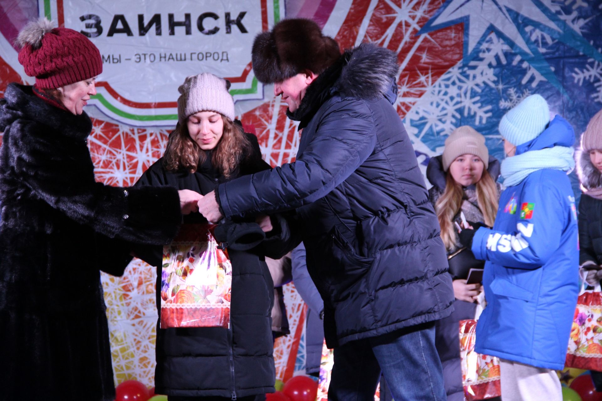 Двенадцати юным заинцам вручили паспорта в День Конституции России