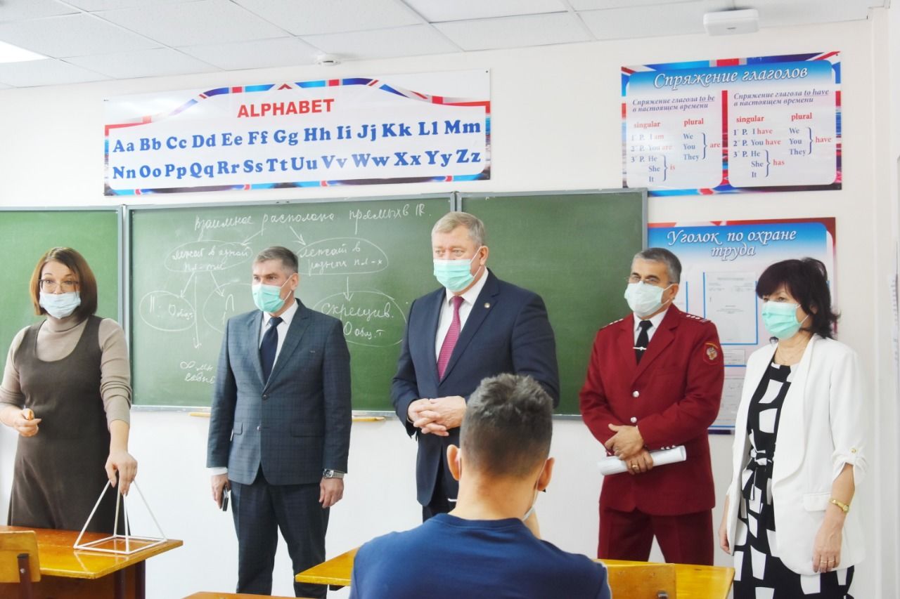 Глава Заинского района посетил образовательные учреждения города