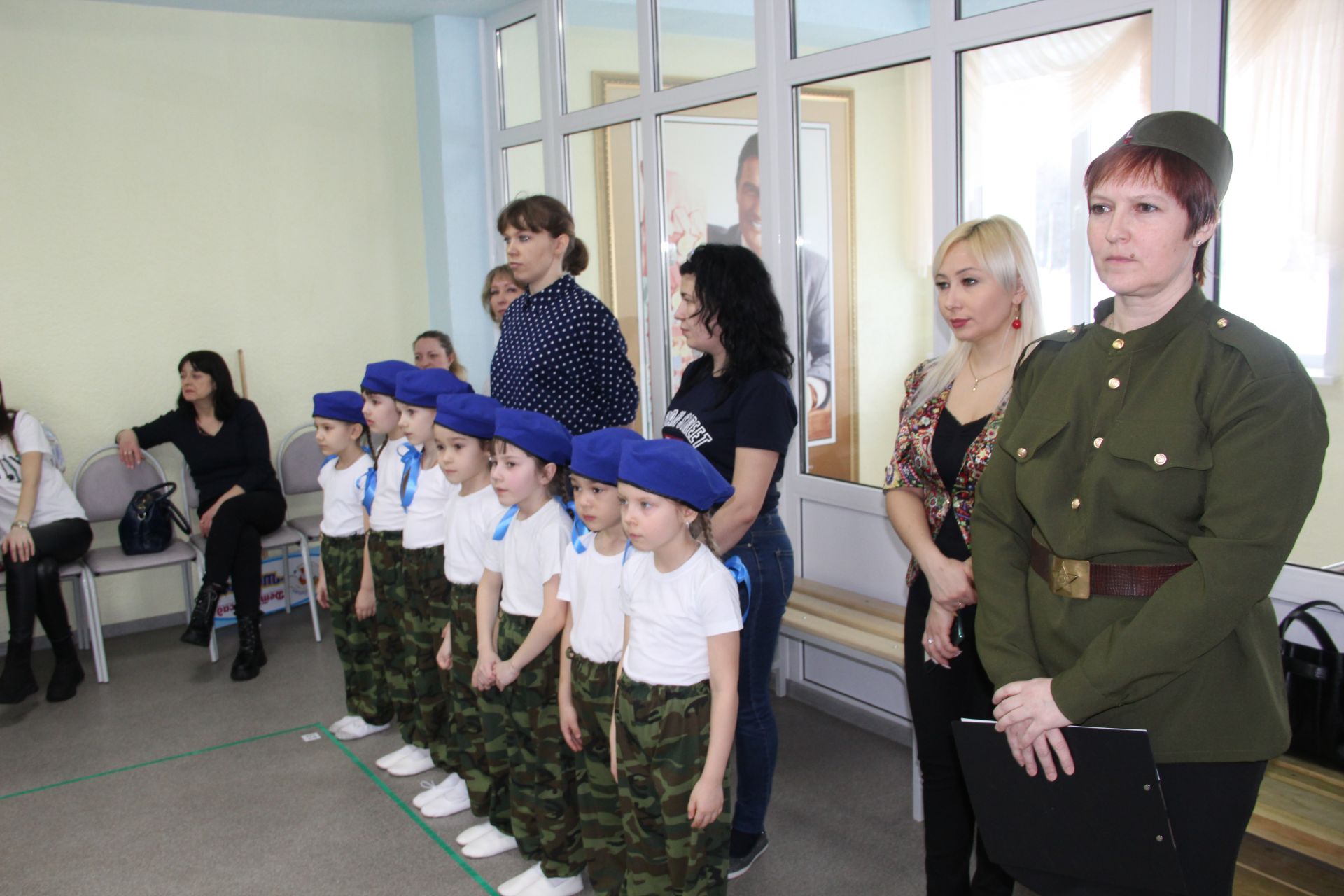 Заинские дошколята спели патриотические песни под строевой шаг