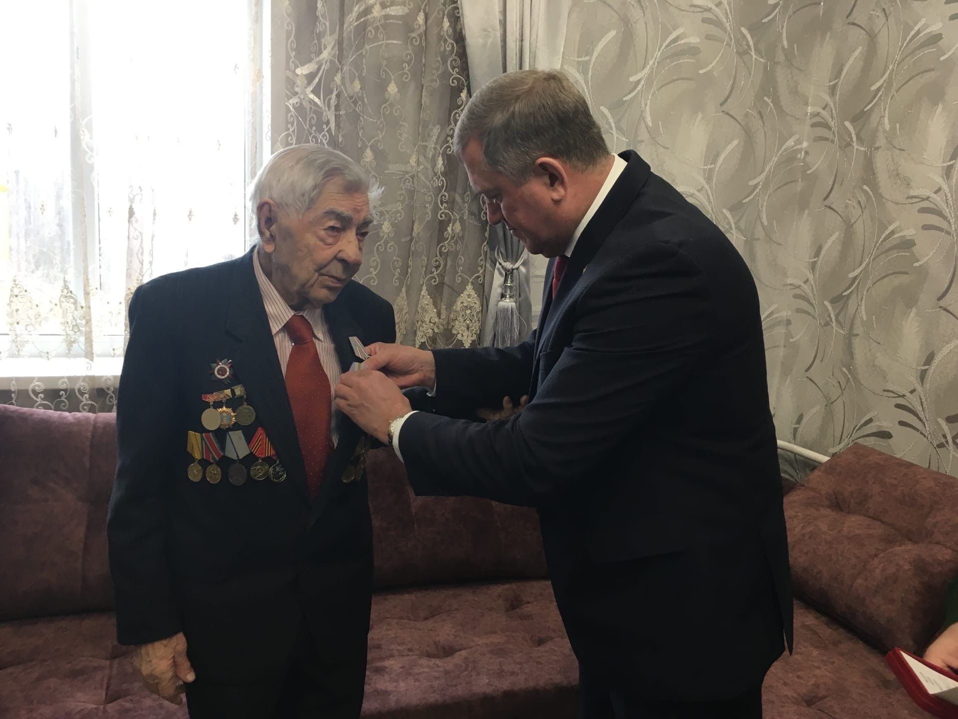 Ветеранам войны и труженикам тыла вручили юбилейные медали