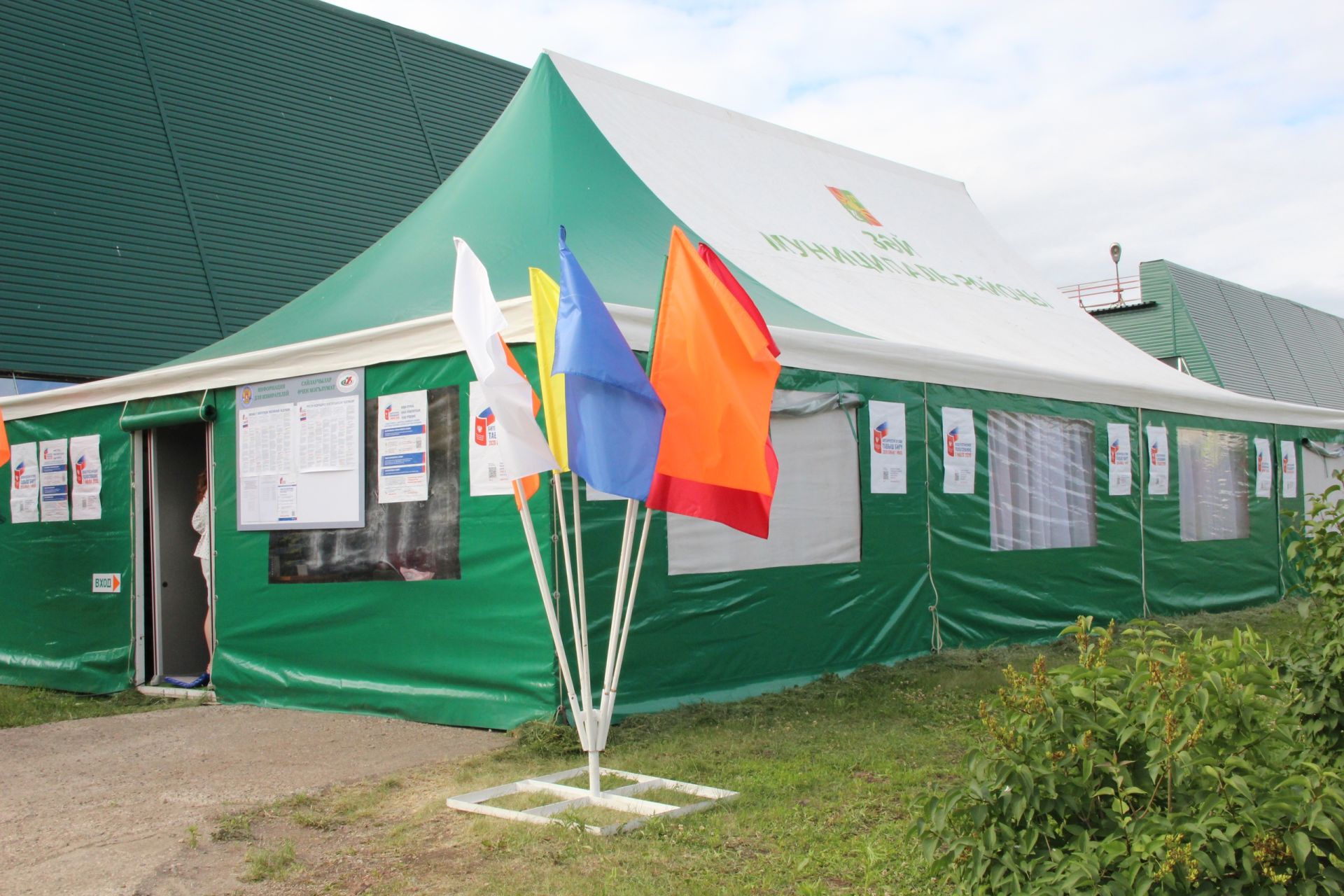 В Заинске один из участков для голосования организован в шатре