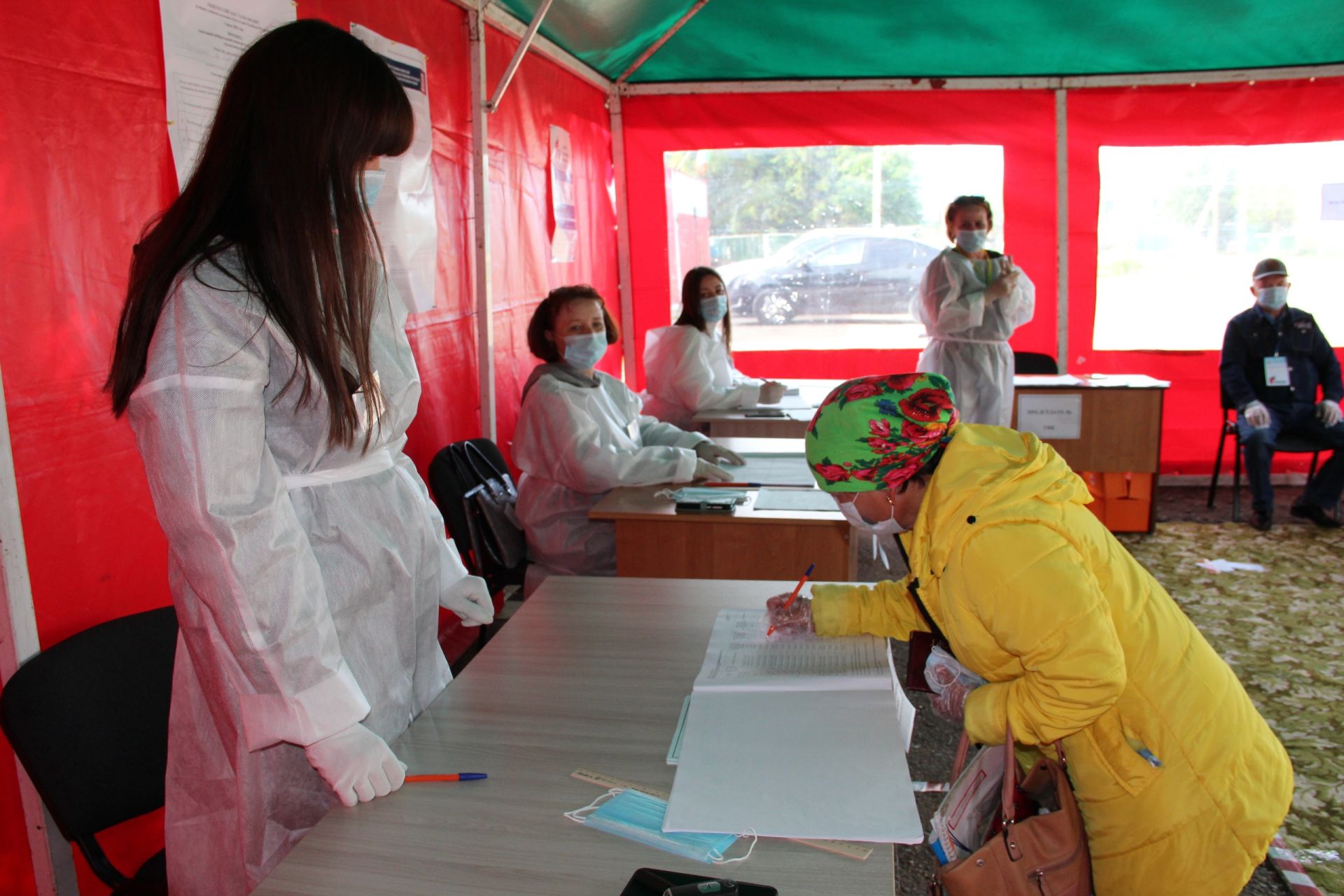 Жители села Аксарино в Заинском районе активно голосуют с раннего утра