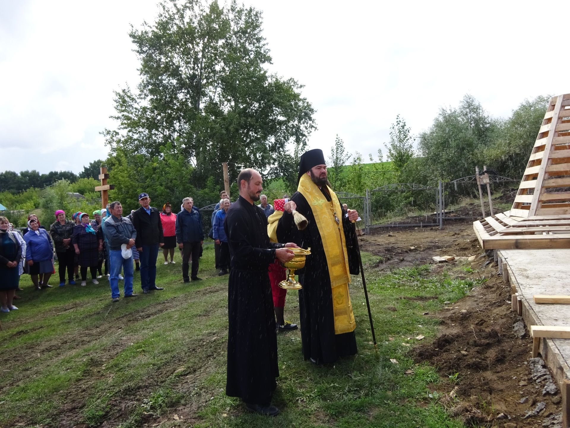 В заинском селе освятили купола для строящейся церкви
