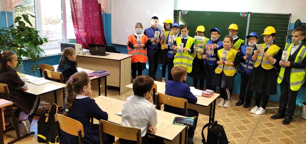 Юные инспекторы дорожного движения встретились с учащимися Кадыровской школы