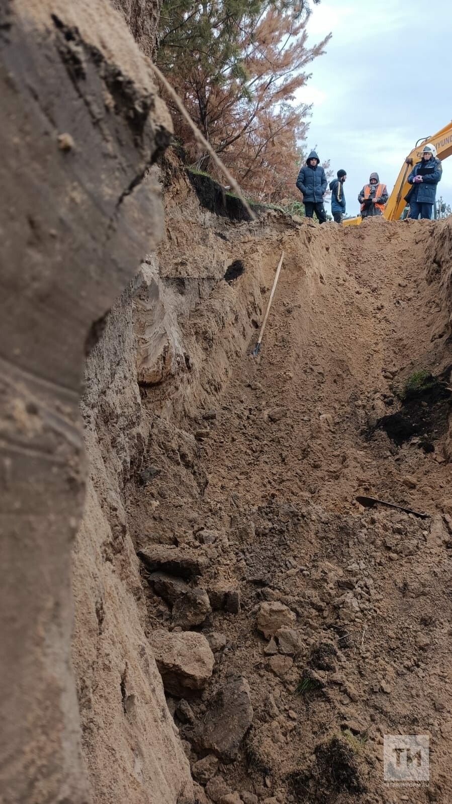 В Татарстане подростка и мужчину насмерть засыпало землей во время прокладки траншеи