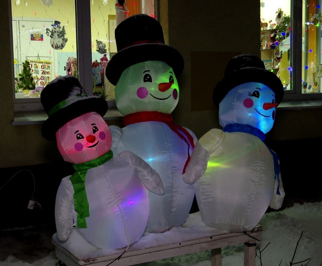 Зимняя сказка: заинцы украсили город к новогодним праздникам