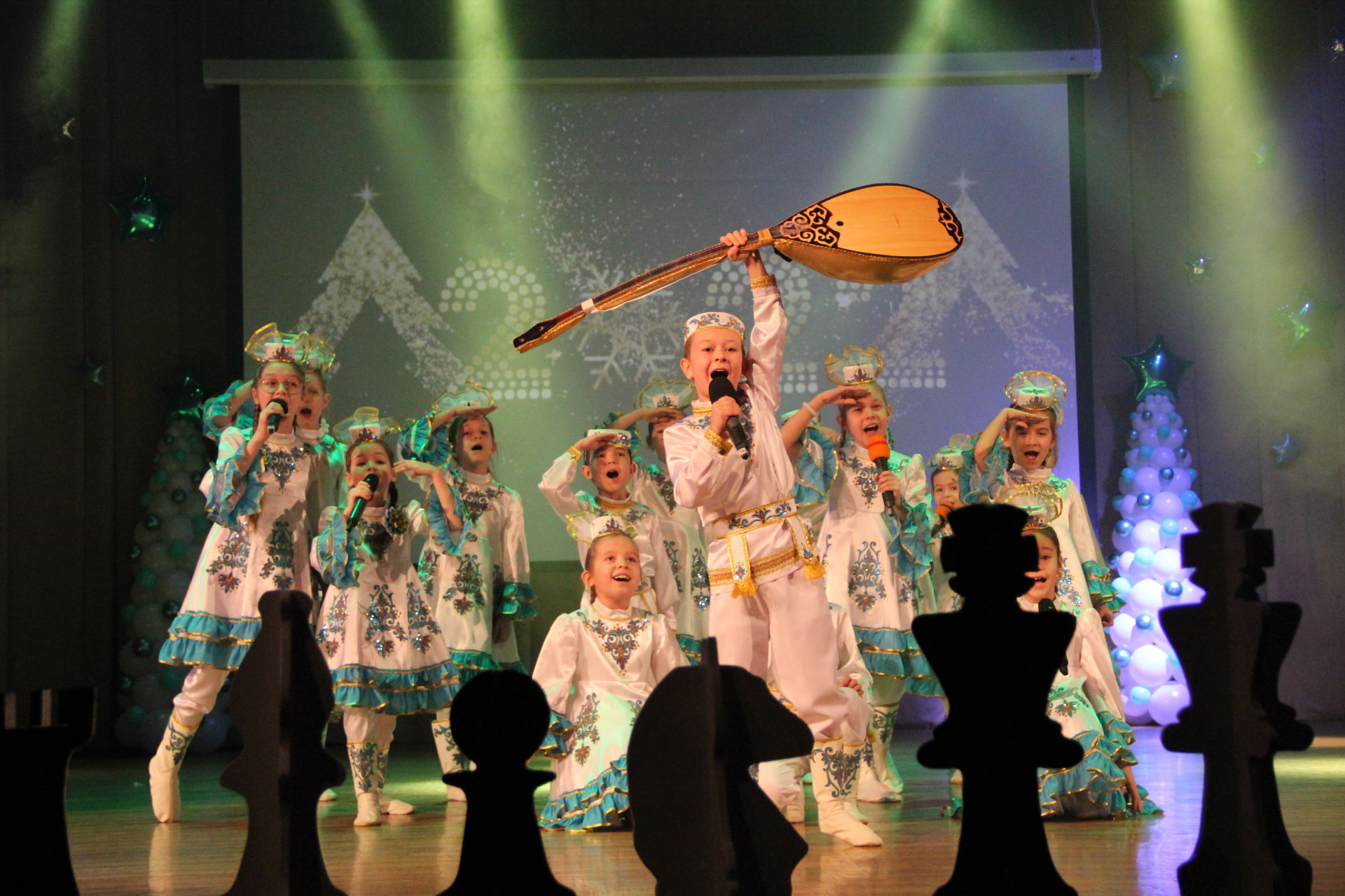 250 талантливых школьников побывали на елке главы Заинского района