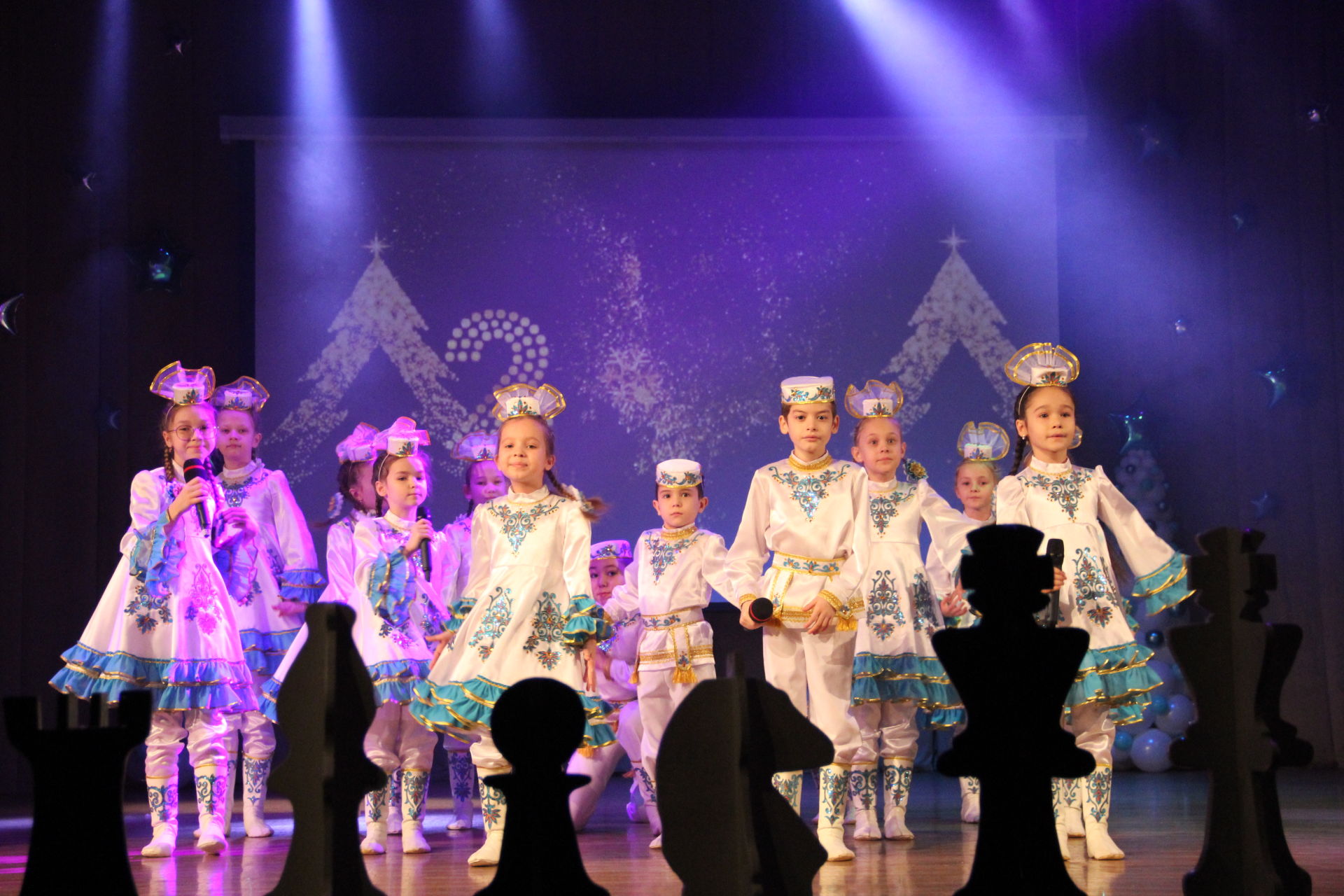 250 талантливых школьников побывали на елке главы Заинского района