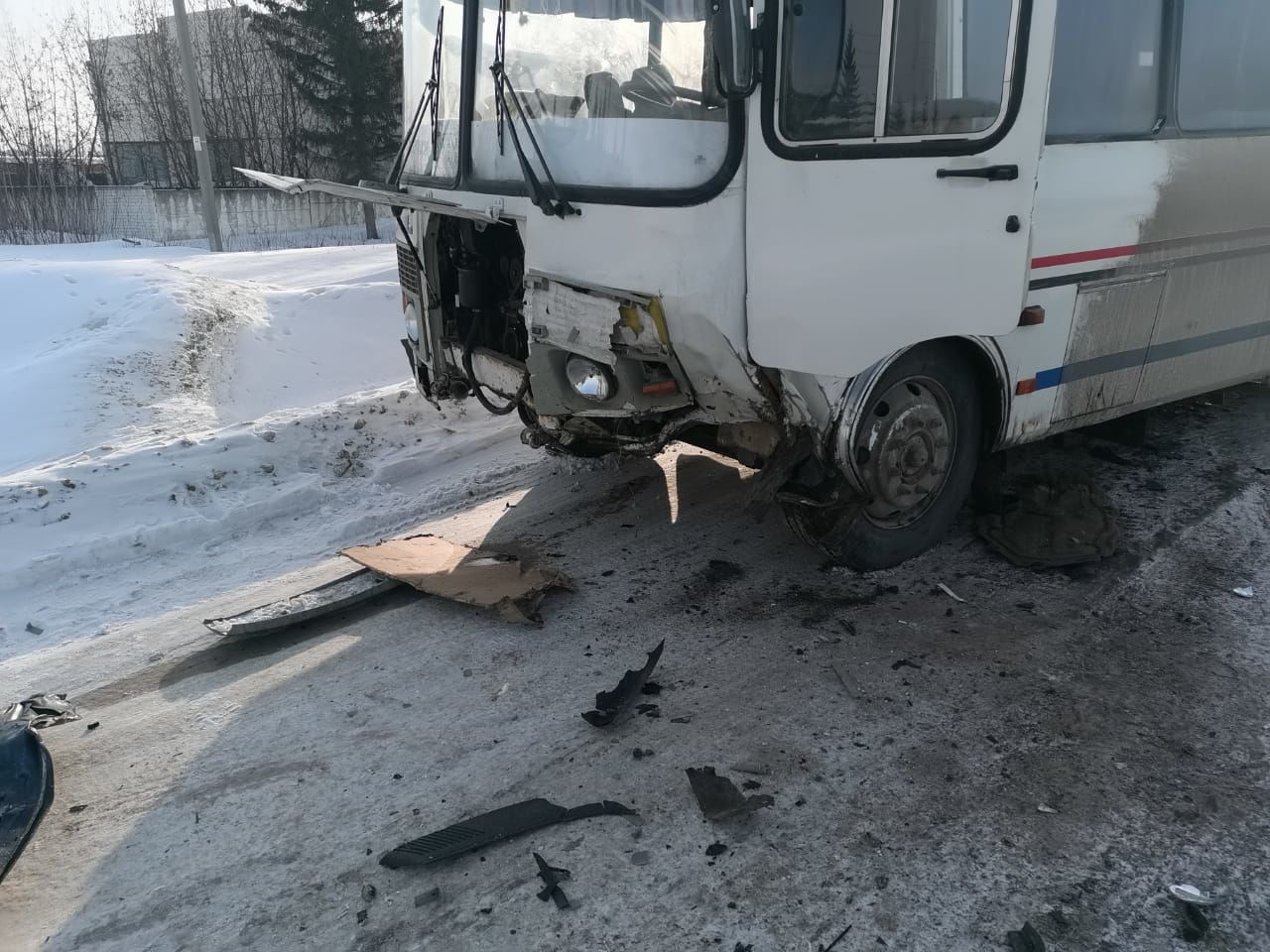 В Заинске автомобиль врезался в автобус