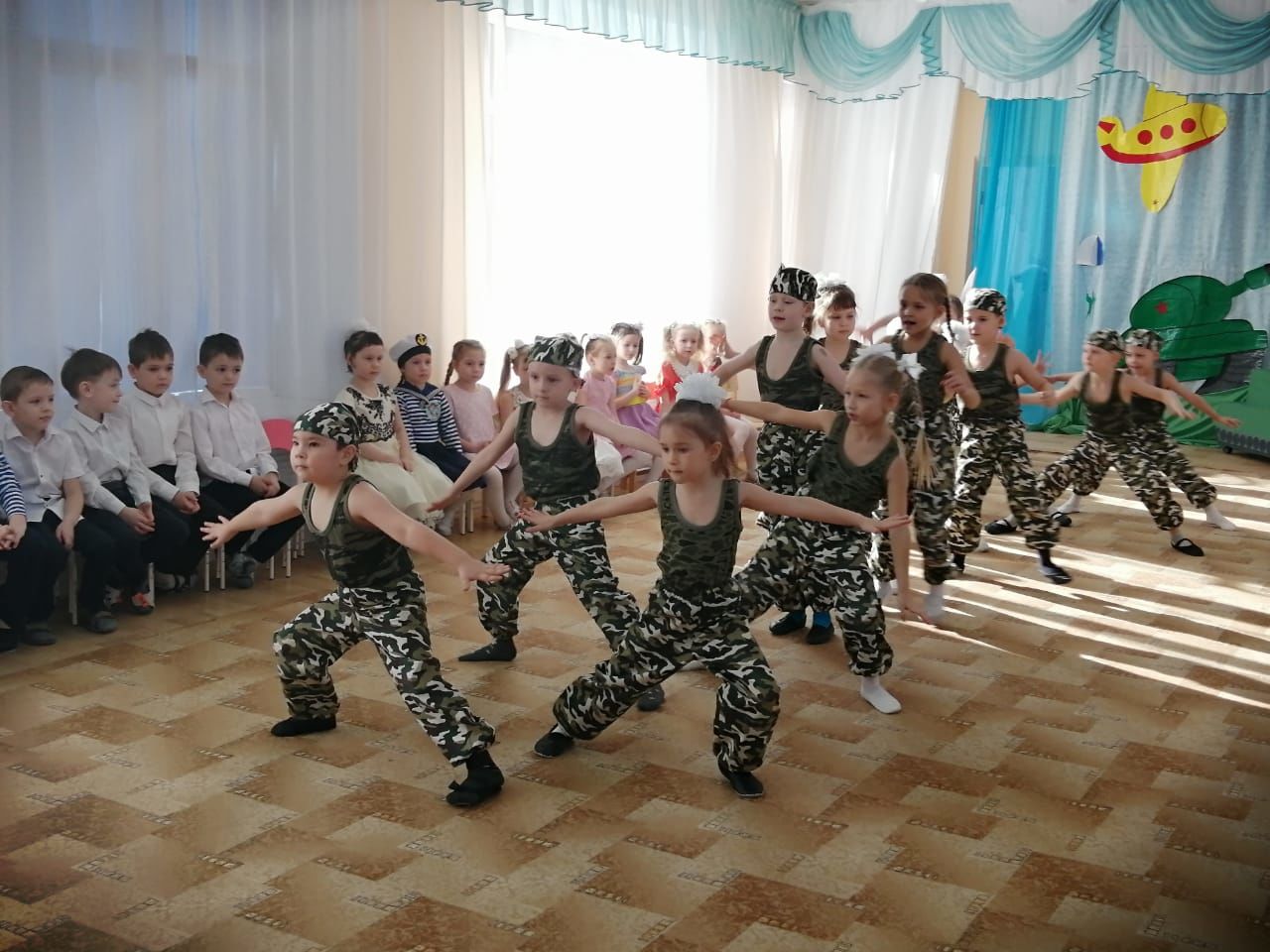 В Заинске прошёл смотр-конкурс строя и песни среди дошкольников