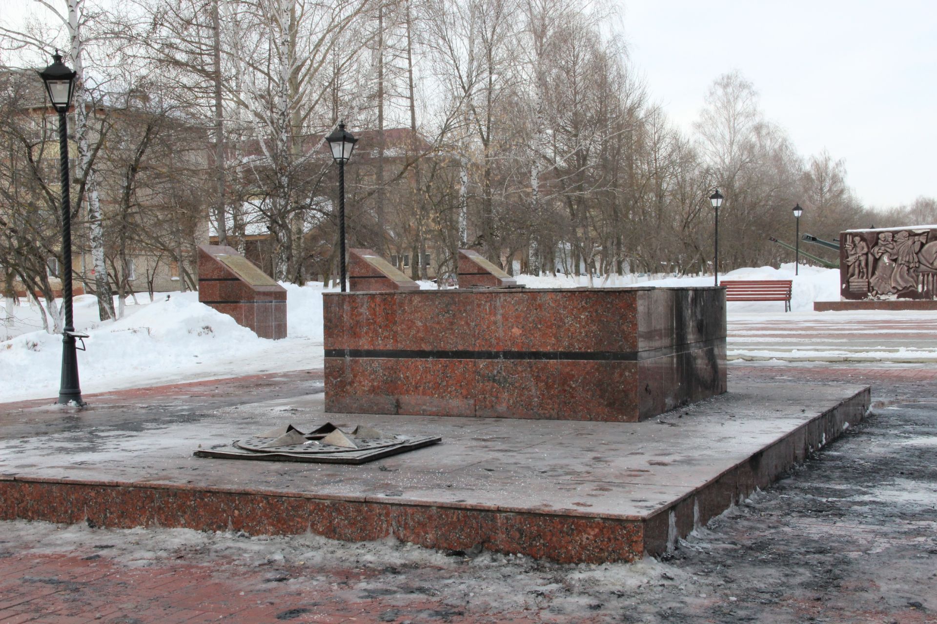 Заинцы высказали свое мнение по поводу сгоревшего памятника Воину-освободителю