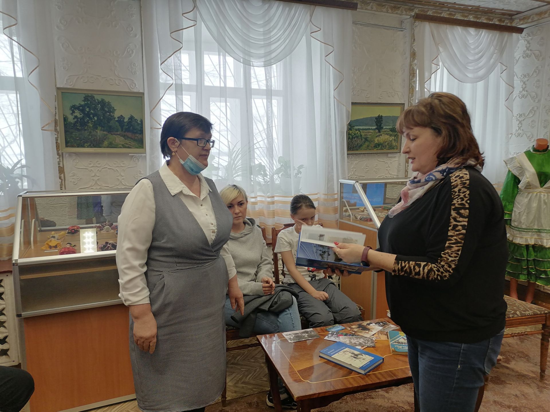 Заинск посетили дочь, внучка и правнучка Олимпийского чемпиона Федора Симашева